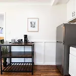 Updated 1Br Apartment Near Sunset Strip